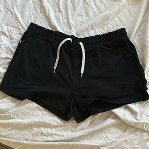 Vuori Halo Performance Short in Black Heather, sz XL